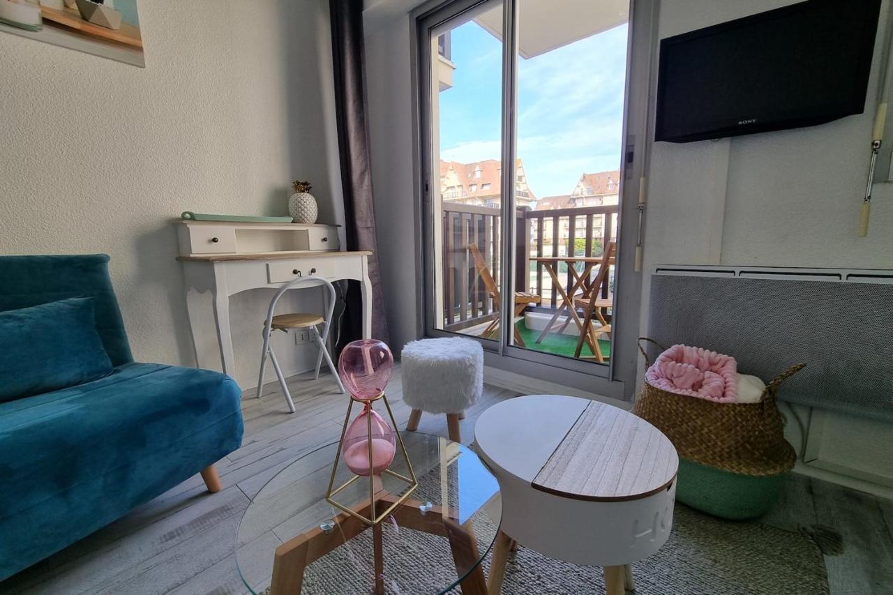 Studio In Front Of Marcel Proust Promenade Cabourg Exteriör bild